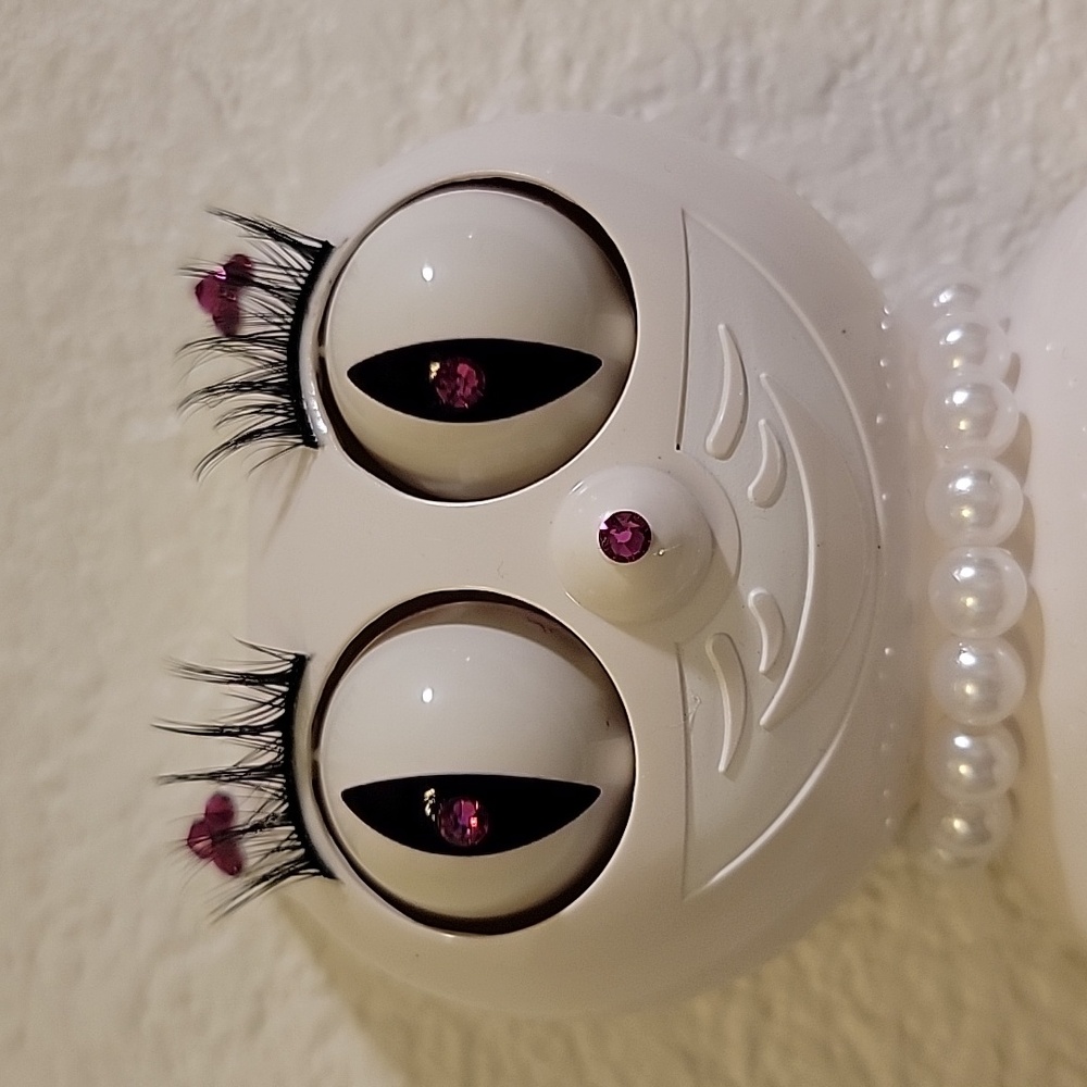 Rare Jeweled White Miss Kitty Cat Klock clock